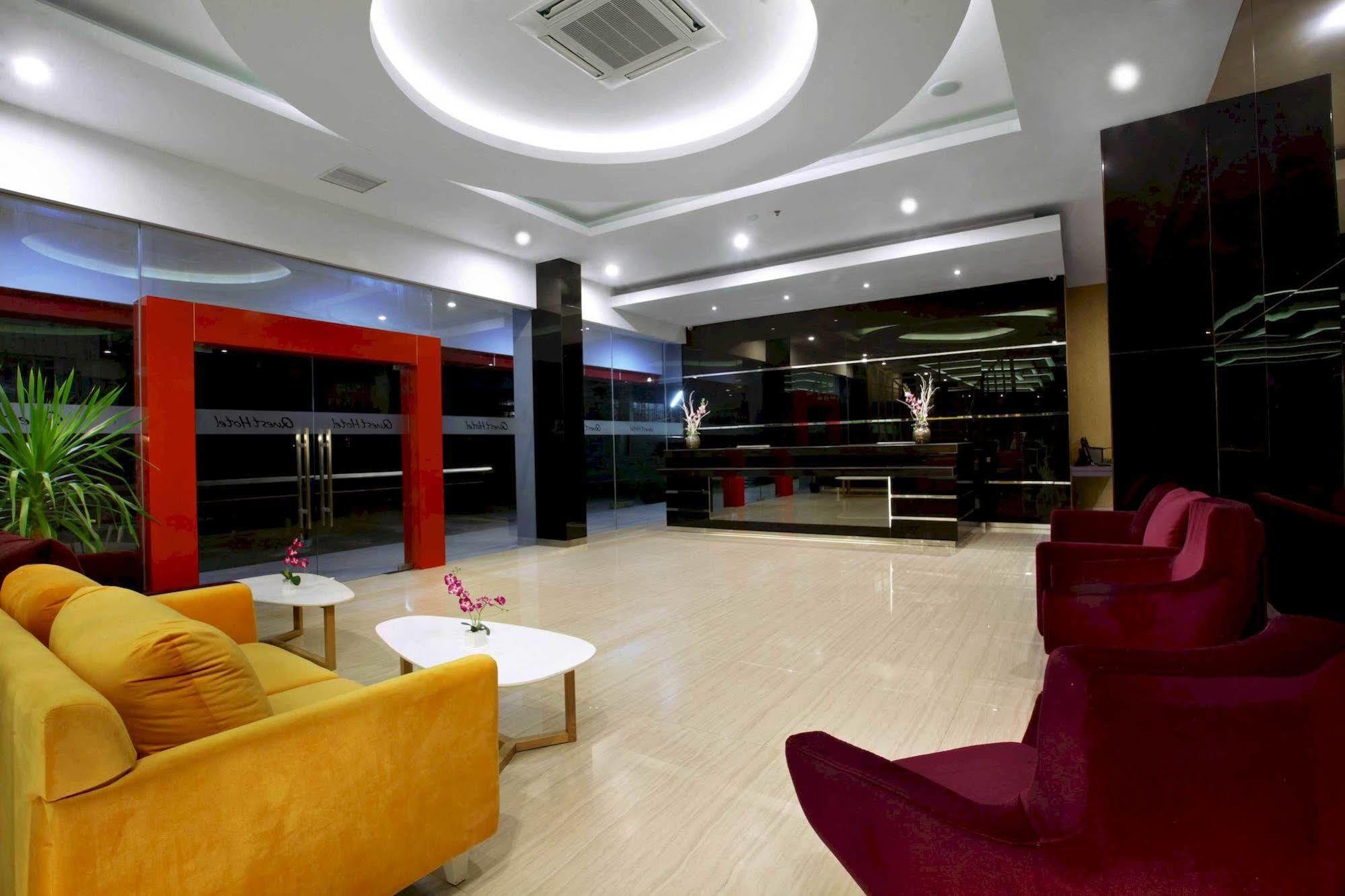 Quest Hotel Balikpapan By Aston Esterno foto